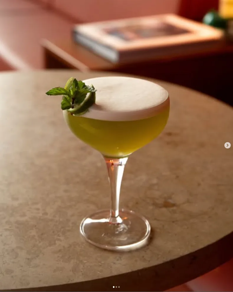 Verde Sour cocktail with mint and lime